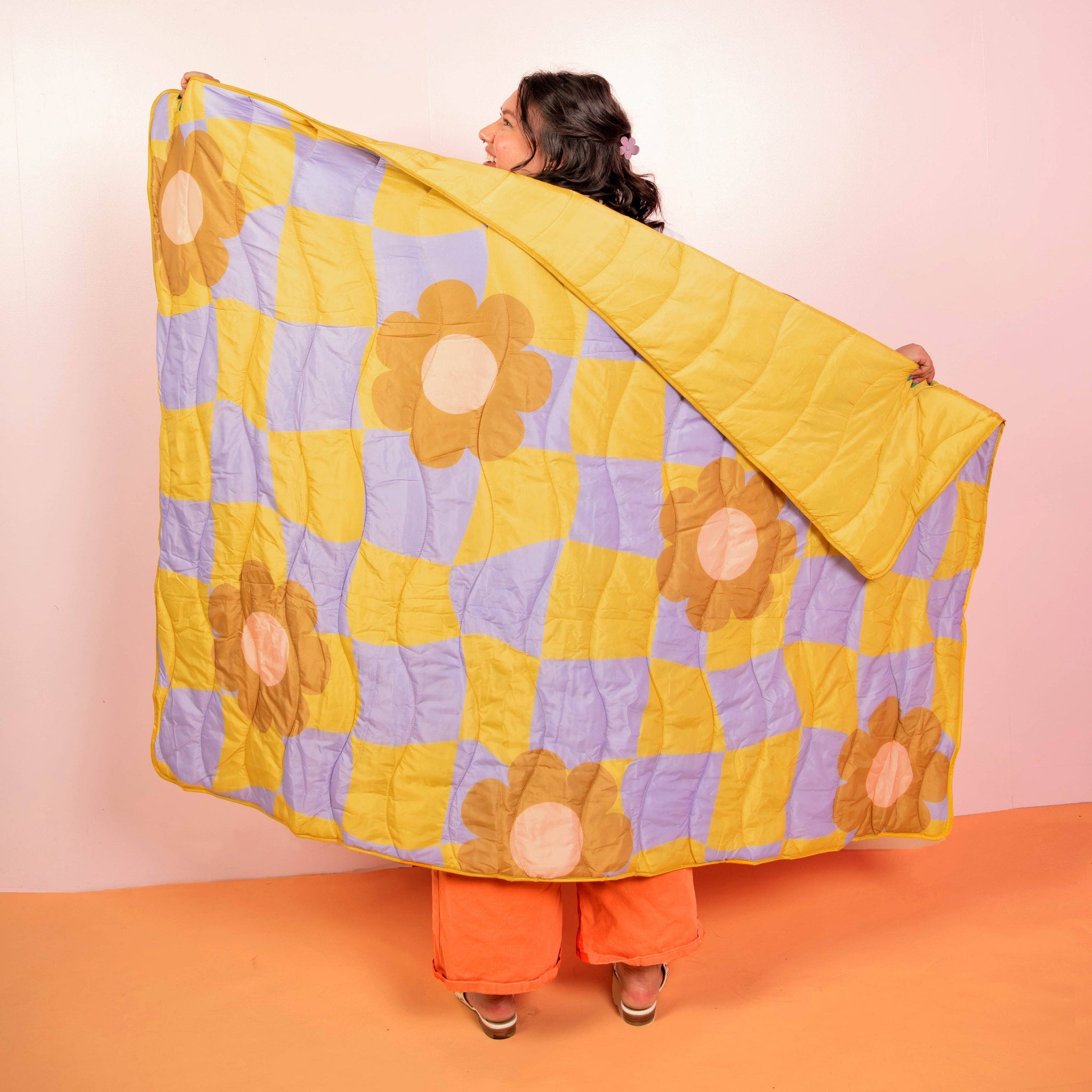 Cool Funky Daisy Puffy Blanket with Travel Bag